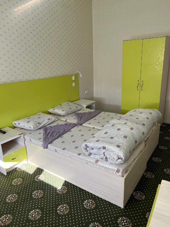 Anisa- Hostel ドゥシャンベ エクステリア 写真